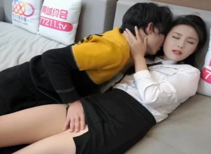 Cô thư ký trẻ bí mật chén sếp vì tiền