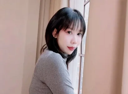 Cô gái thích chịch tìm nhà thuê rồi địt với chủ ngay