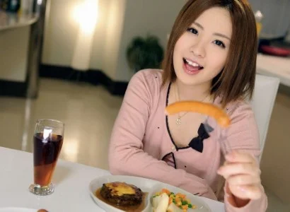 Người đàn ông ăn tối xong rồi chịch em