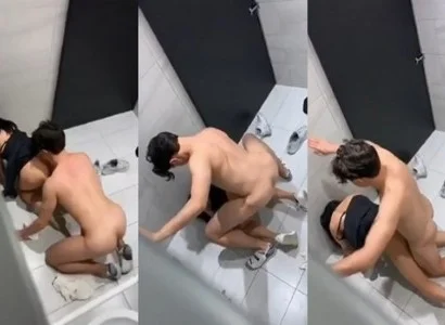 Hai người trong WC quán bar bị quay lén cảnh nóng trong WC