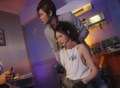 Nữ chủ tiệm bị chịch tập thể